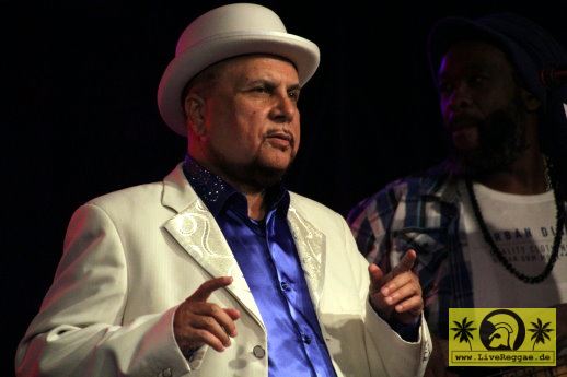 Dennis Alcapone (Jam) with Rude Rich and The Highnotes 19. This Is Ska Festival - Wasserburg, Rosslau 26. Juni 2015 (2).JPG